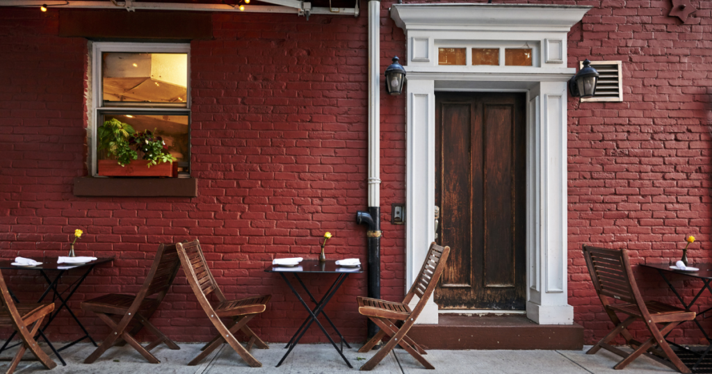 Springtime Activities in NYC Seniors Enjoy - Outdoor Dining