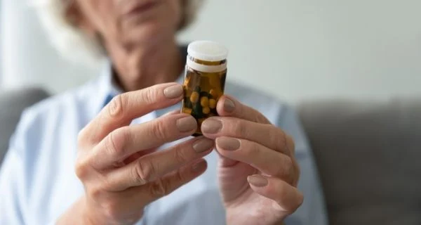 Tips for Seniors Planning to Travel - How to Have the Best Vacation - Organize Prescriptions